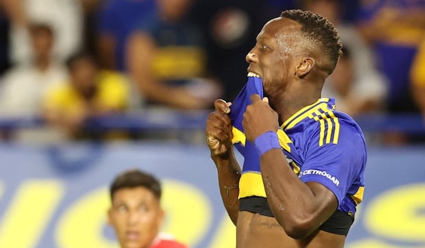 Luis Advíncula podría dejar Boca Juniors. (Foto: AFP)
